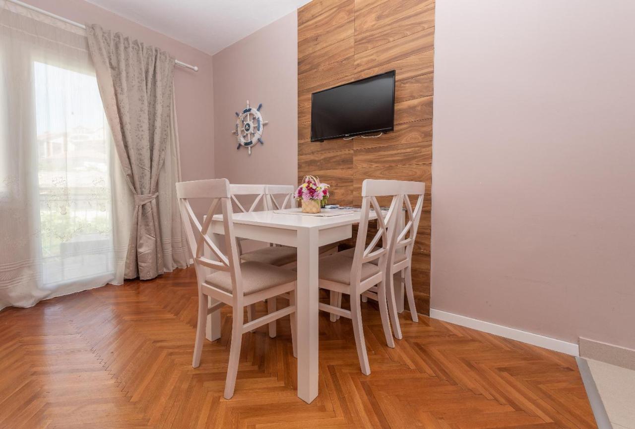 Ioannis Apartments Τίβατ Εξωτερικό φωτογραφία