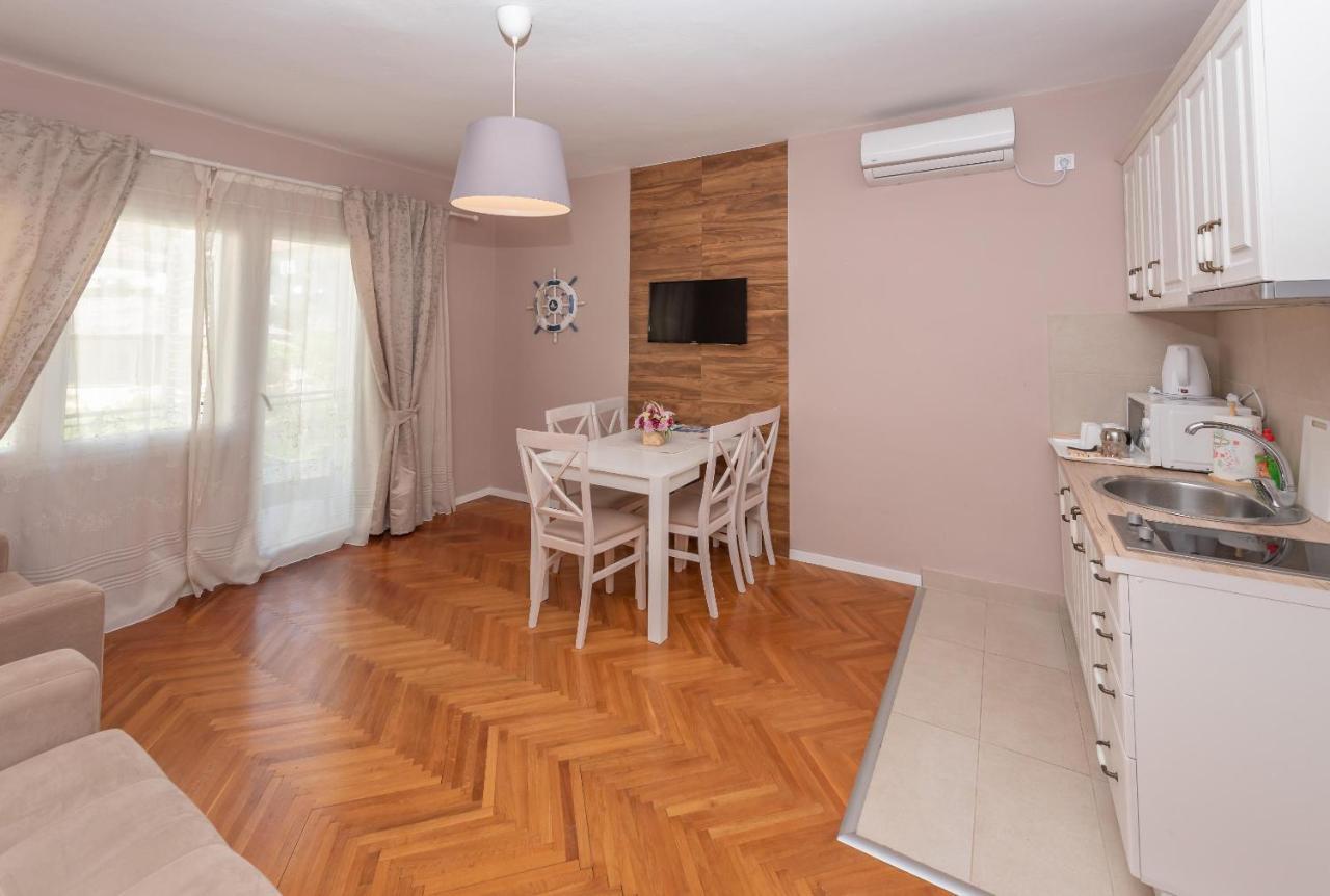 Ioannis Apartments Τίβατ Εξωτερικό φωτογραφία