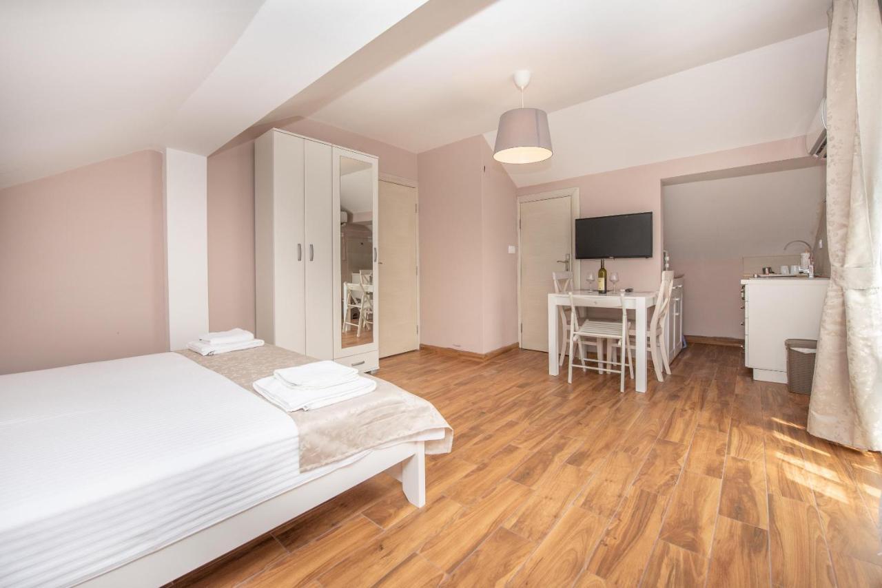 Ioannis Apartments Τίβατ Εξωτερικό φωτογραφία