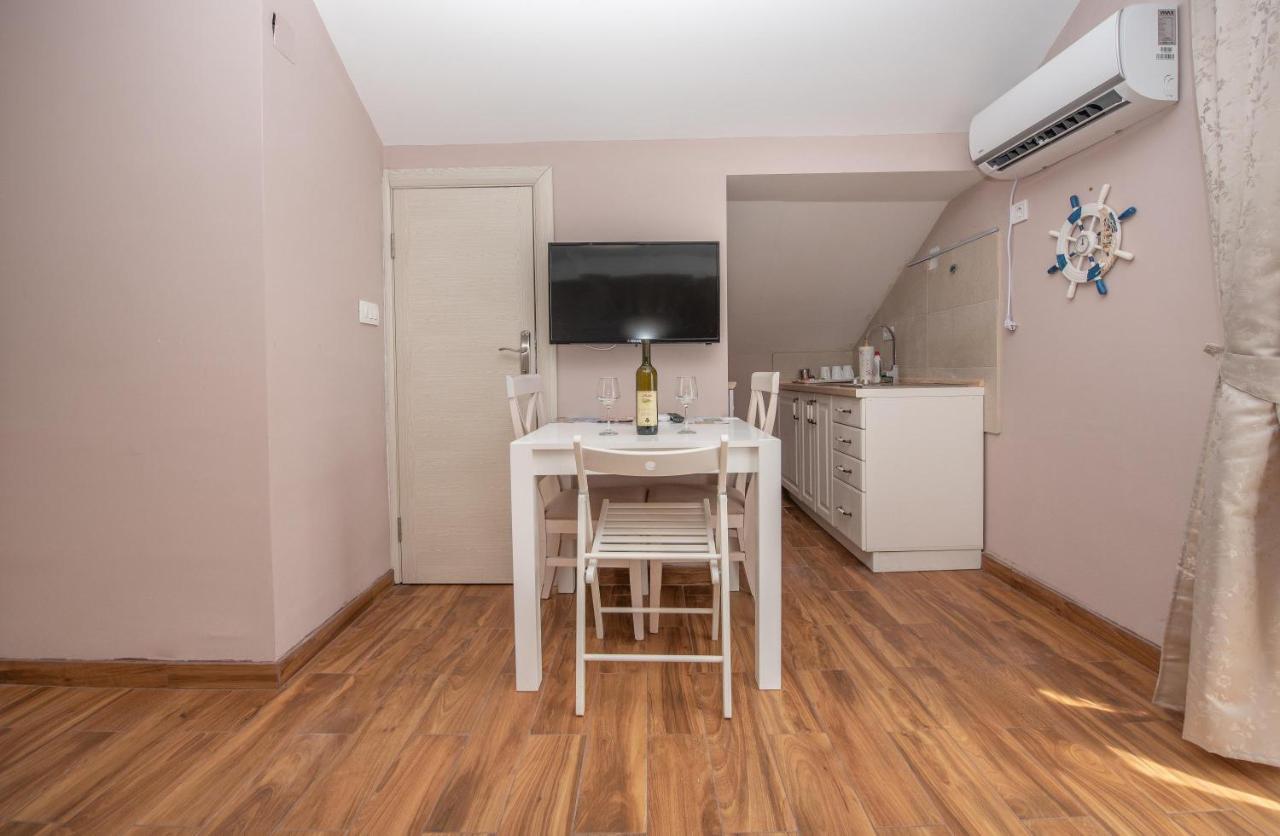 Ioannis Apartments Τίβατ Εξωτερικό φωτογραφία